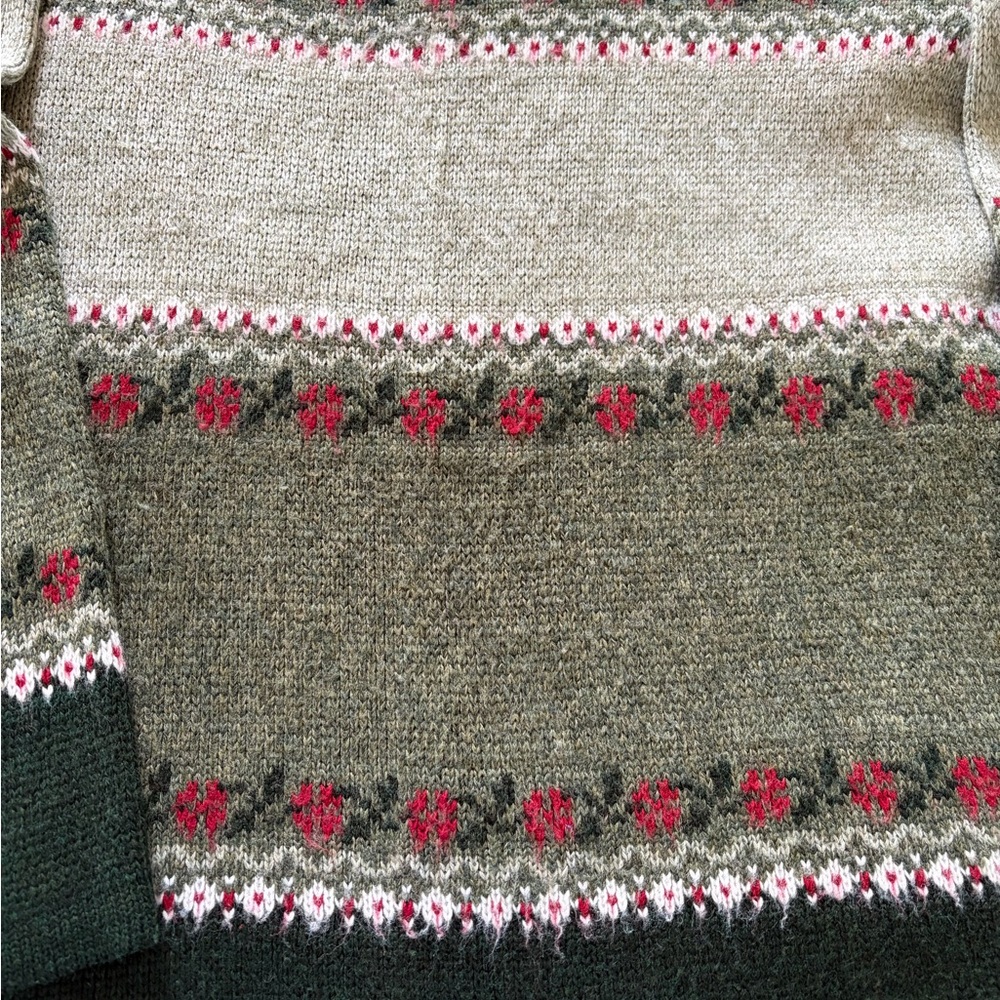 Classic Elements Olive and Red Patterned Crewneck… - image 4